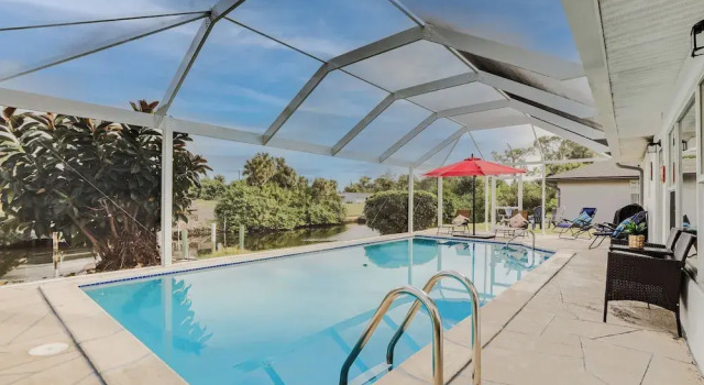 Коттедж Riverfront Florida Retreat w/ Pool, Patio & Grill!