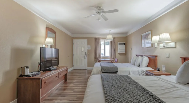 Четырёхместный люкс Shasta Pines Motel & Suites