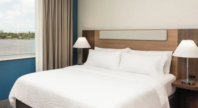 Люкс c 1 комнатой Holiday Inn Express Miami Airport-Blue Lagoon Area by IHG