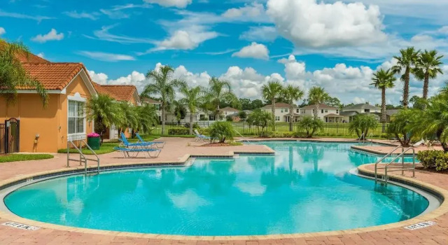 Four Bedroom Vacation Home Near Disney 47Rr23, Varaa Lomakeskus Hotellit Kissimmee pysäköinnillä, Pysäköinti