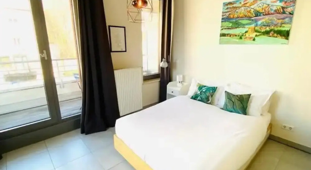Large Studio in Center with Terrace
