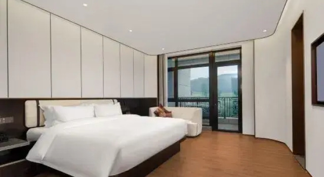 Люкс с видом на озеро Yixing Inlong Narada Resort Hotel