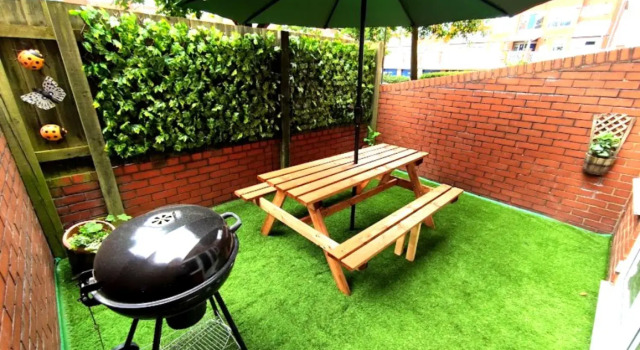 The Brum House - Private garden, 3 TVs with NETFLIX, BBQ, up to 8 guests, Varaa Hotelli Birmingham West Midlands
