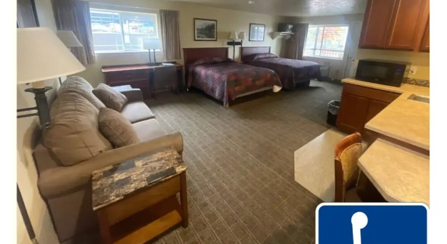Четырёхместный номер Standard Gateway Inn