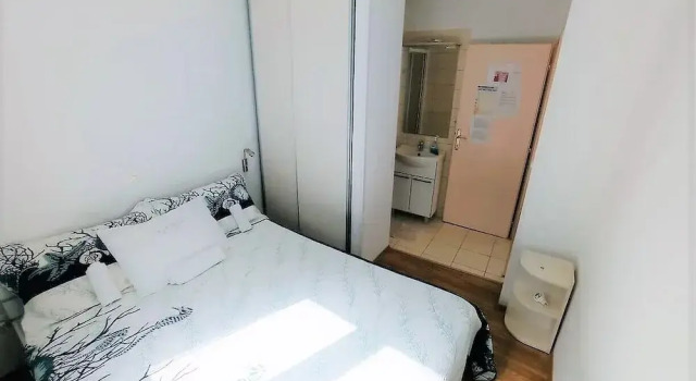 Апартаменты Classic с балконом и с видом на гавань Cute apartment in stone house near sea