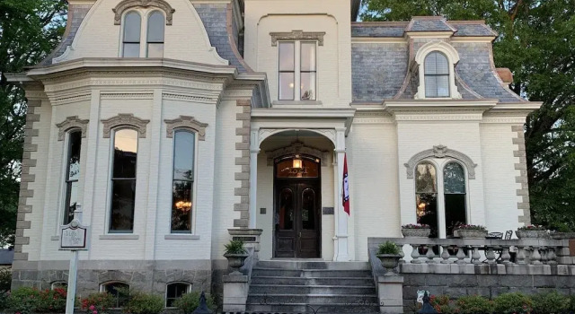 The Villa Marre, Забронировать Вилла Отели Литтлрок 3 звезды, рядом с Clinton Presidential Library, 3*