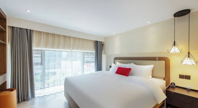 Полулюкс Novotel Living Yunnan Dianchi Times
