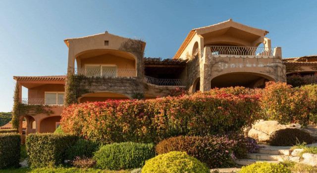 it has 1 bedroom communicating with living room with sofa bed, kitchen, large terrace (with table an-SHERDEN BILO 8, Prenota Hotel Golfo Aranci Costa Smeralda