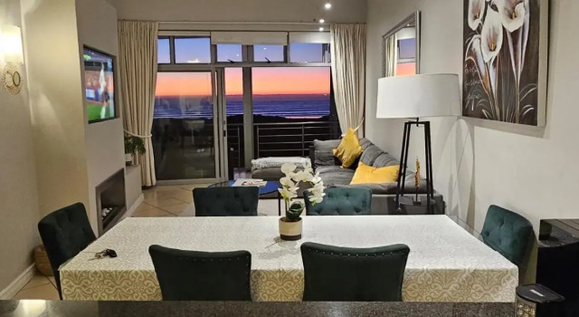 Beachfront 3-bedroom with Robben Island views