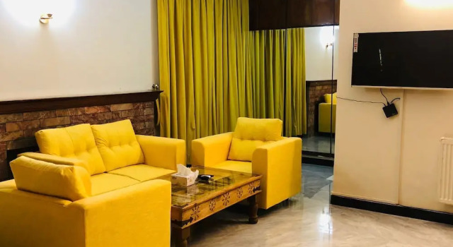 Номер Economy Royal Executive Guest House F-8