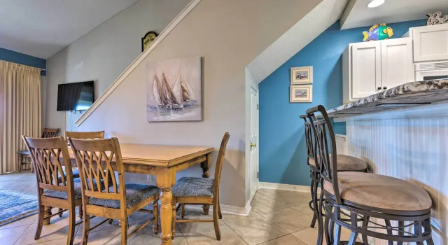 Steps to Sand! Miramar Unit w/ Pool, Tennis & More, Rezerwuj Hotel Hotele w Emerald Coast z parkingiem, Parking