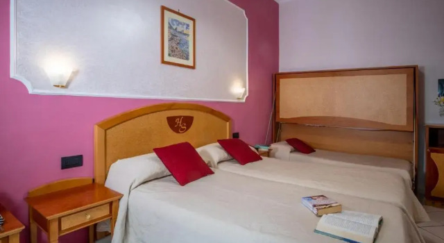 Четырёхместный номер Standard Hotel Savoia Sorrento