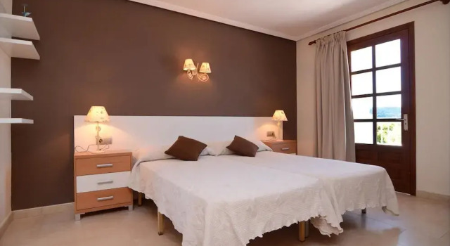 Апартаменты Hostal Cala Boix
