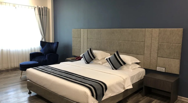 Двухместный номер Deluxe с балконом Kanbawza Hinthar Hotel