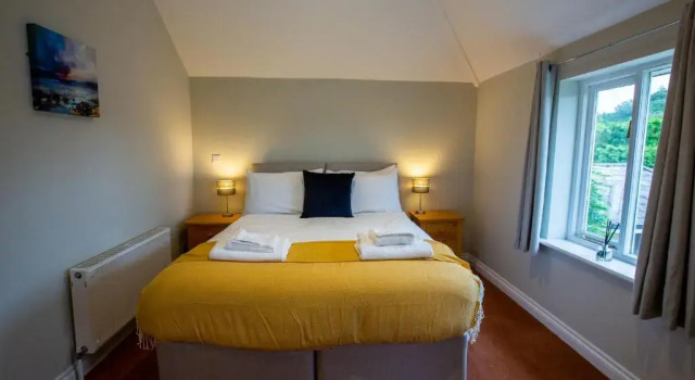 The Three Lions, Book Hotel Fordingbridge Hampshire