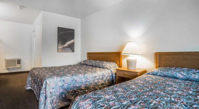 Четырёхместный номер Standard Rodeway Inn & Suites