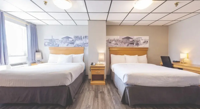 Четырёхместный номер Standard Hotel Continental Centre-Ville
