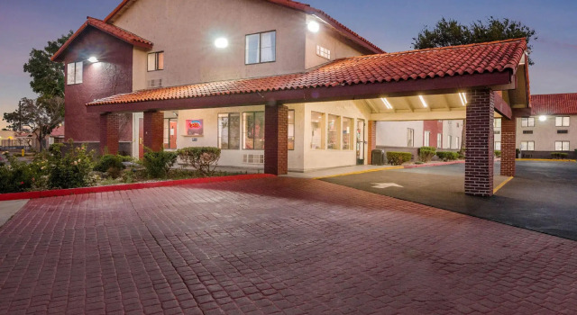 Red Roof Inn Palmdale - Lancaster, Buchen Sie Hotel Hotels in Palmdale mit Pool, Schwimmbad