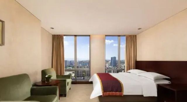 Двухместный семейный люкс World Trade Hotel