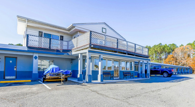 Whispering Pines by Hotel O White stone VA, Book Hotel White Stone Virginia