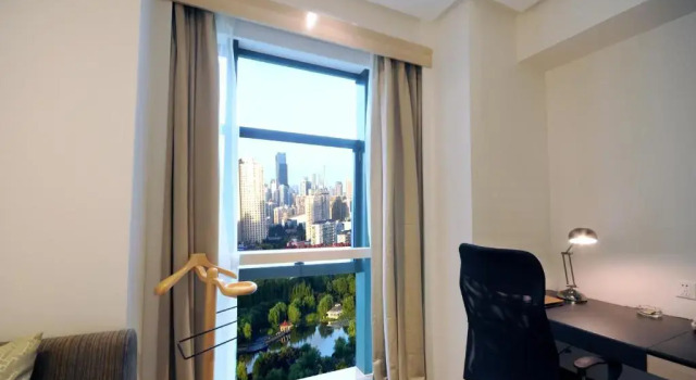 Номер Standard с видом на сад Gubei Garden Hotel Shanghai Hongqiao