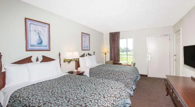 Номер Standard Days Inn by Wyndham West Point