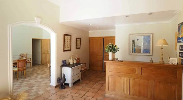 Le Clos des Cyprès, Rezerwuj Hotel Graveson Carros