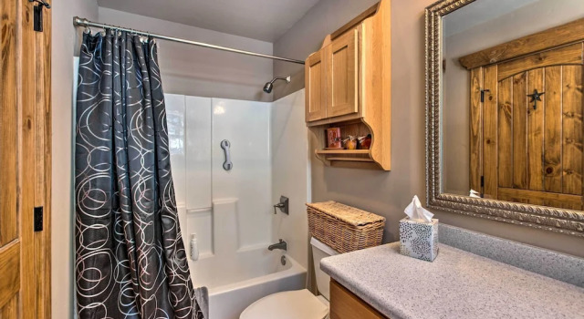 Коттедж с 4 комнатами Spacious Angel Fire Home w/ Deck & Resort Perks!