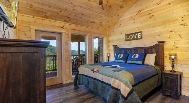 Bee Chillin Bear Inn - 7 Bedrooms, 7 Baths, Sleeps 26 7 Cabin by RedAwning