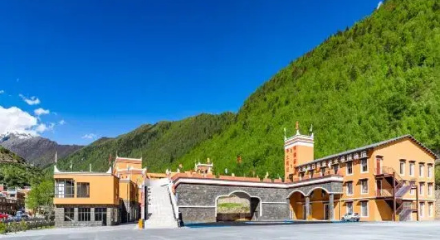 Sgura Manor Hotel, Rezerwuj Hotel Ngawa Chiny