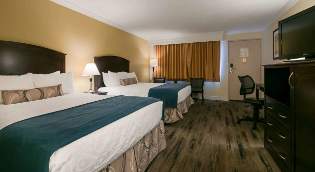 Best Western PLUS Burnaby Hotel, Buchen Sie Hotel Hotels in British Columbia mit Pool, Schwimmbad