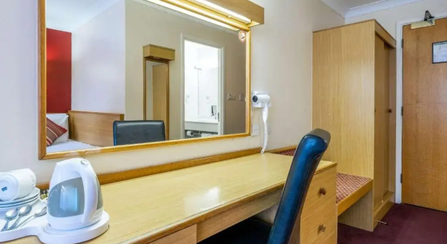 Трёхместный номер Standard Comfort Inn Arundel
