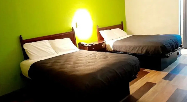 Четырёхместный номер Standard Budgetel Inn & Suites