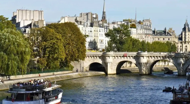 Charming Apart at 2 min From Gare du Nord-eurostar, Забронировать Отель 10-й округ: Республика Париж, рядом с Бон Нувель