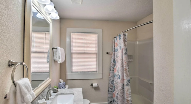 Коттедж с 3 комнатами Bright Galveston Bungalow: 1/2 Mi to Pleasure Pier