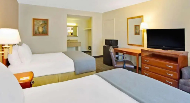 Номер Deluxe Days Inn by Wyndham Silver Spring