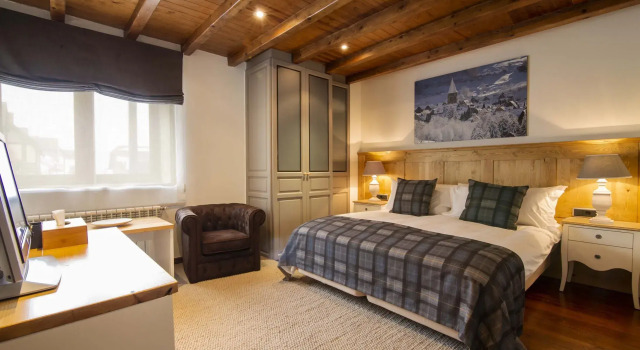 Eira Ski Lodge