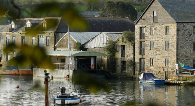 The Dog House, Book Hotel Penryn Cornwall