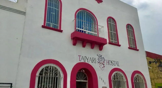 Taiyari Hostal, Забронировать Отель Отели Монтеррей с бассейном, рядом с Торгово-офисный центр Pabellon M, Бассейн