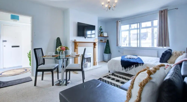Private Family Apartment in Posh SW1 London