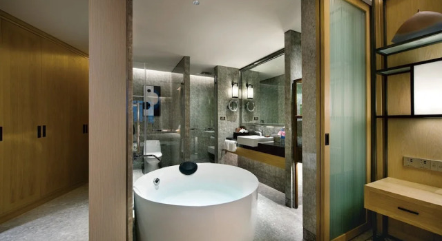 Двухместный номер Standard с балконом Crowne Plaza Kunming Ancient Dian Town by IHG
