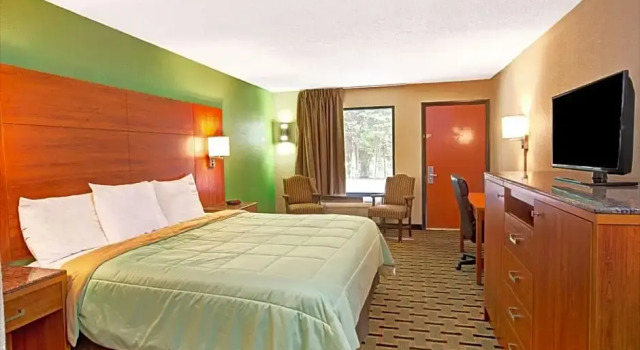 Номер Standard Days Inn by Wyndham Conover-Hickory