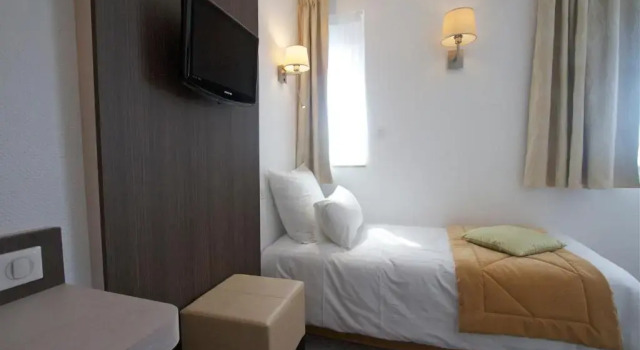 Трёхместный номер Standard CitHotel Hôtel de France et dEurope