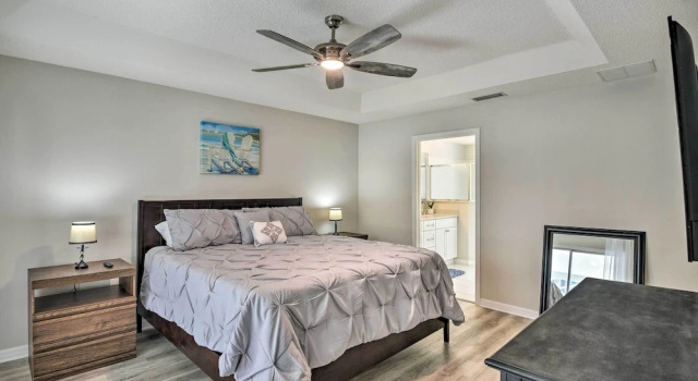 Palm Coast Retreat w/ Lanai < 8 Mi to Beach!, Забронировать Дом для отпуска Коттеджи Палм-Кост, Коттедж