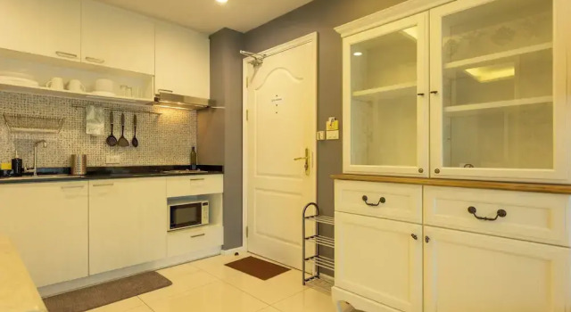 Everything U Need Walking Distance c108