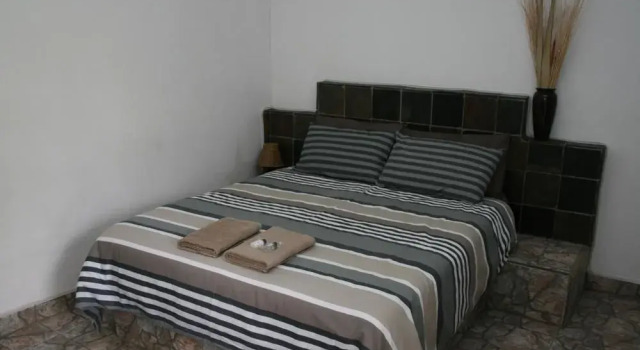 Camelotte, Boek Hotel Hartbeespoort 