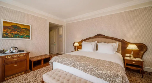 Номер Deluxe Residence City Garden - Certificate of Excellence Top 10 BEST Five-Stars City Hotels for 2024 awarded by HTIF
