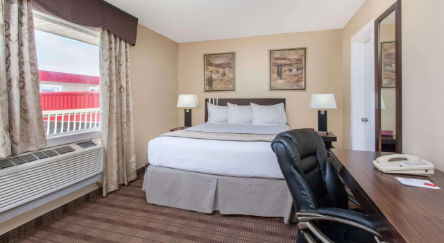 Econo Lodge Inn & Suites, Varaa Hotelli Medicine Hat Southern Alberta