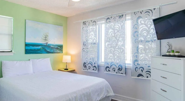 Cozy Beach Bungalow, Rezerwuj Hotel Hotele w Panhandle Florida z basenem, Basen