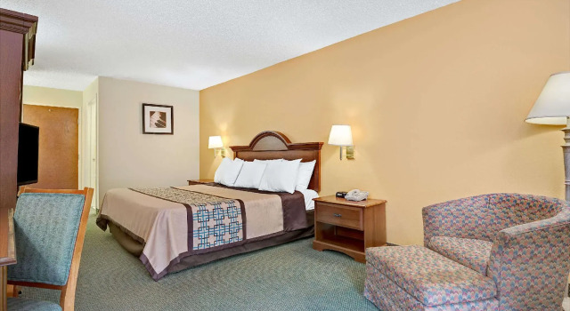 Двухместный номер Days Inn by Wyndham Burlington East